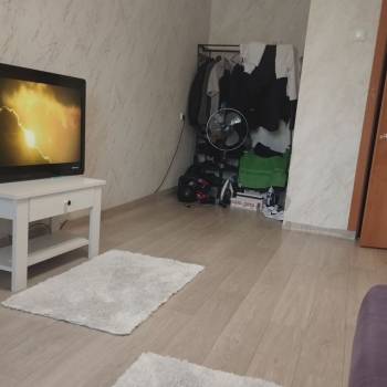 Продается 1-комнатная квартира, 42 м²