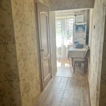 Продается 1-комнатная квартира, 37 м²