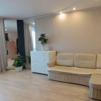 Продается Многокомнатная квартира, 82 м²
