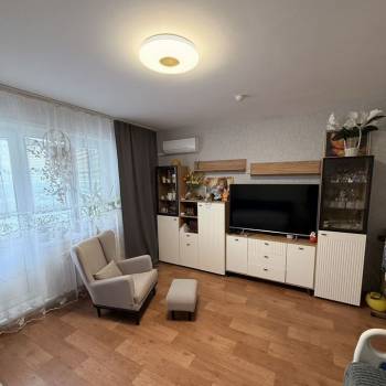 Продается 1-комнатная квартира, 40,6 м²