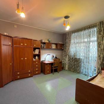 Продается Многокомнатная квартира, 141,6 м²
