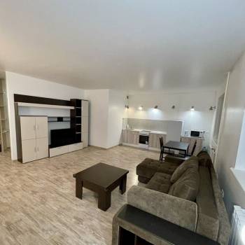 Сдается 2-х комнатная квартира, 75 м²