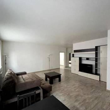 Сдается 2-х комнатная квартира, 75 м²
