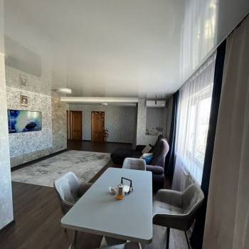 Продается Многокомнатная квартира, 100 м²