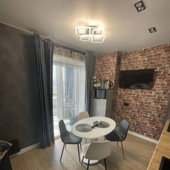 Продается 1-комнатная квартира, 42 м²