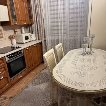 Продается Многокомнатная квартира, 80 м²