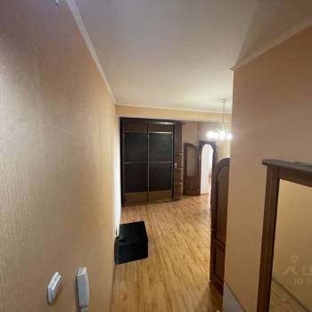Сдается 1-комнатная квартира, 64 м²