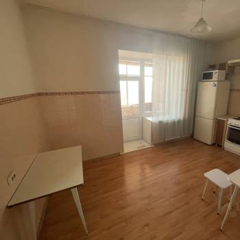 Сдается 1-комнатная квартира, 64 м²