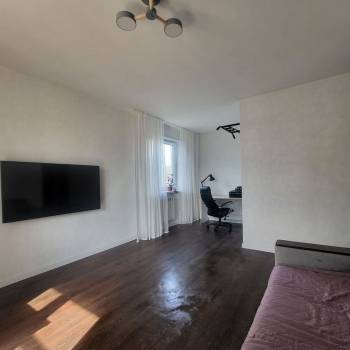 Продается 1-комнатная квартира, 37 м²