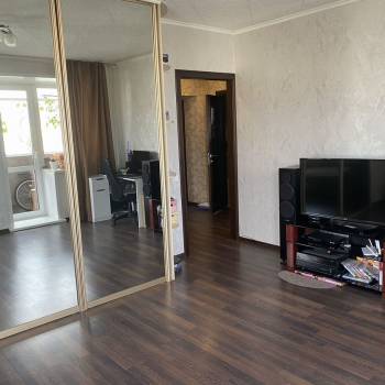 Продается 1-комнатная квартира, 48,3 м²