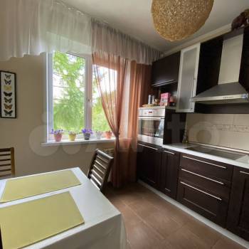 Продается Многокомнатная квартира, 82 м²