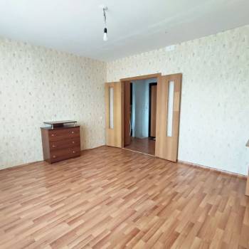 Продается 1-комнатная квартира, 42 м²
