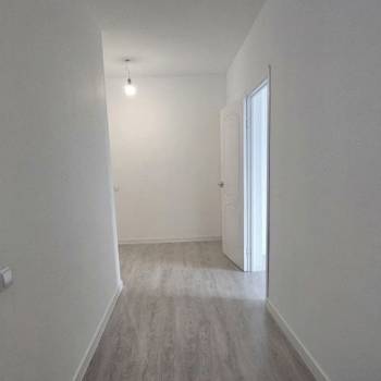 Продается 1-комнатная квартира, 67,3 м²