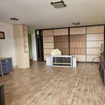 Продается 1-комнатная квартира, 57,2 м²