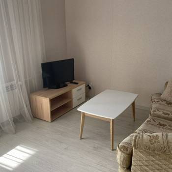 Сдается 1-комнатная квартира, 52 м²
