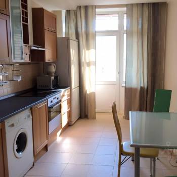 Сдается 1-комнатная квартира, 53 м²