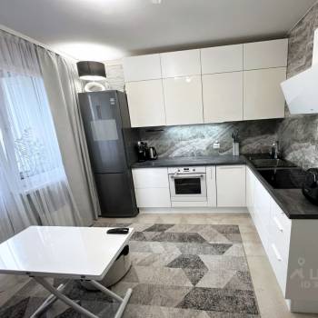 Продается 1-комнатная квартира, 42,1 м²