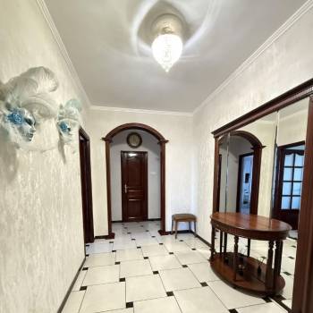 Продается 2-х комнатная квартира, 90 м²