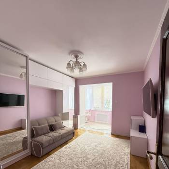 Продается 2-х комнатная квартира, 90 м²