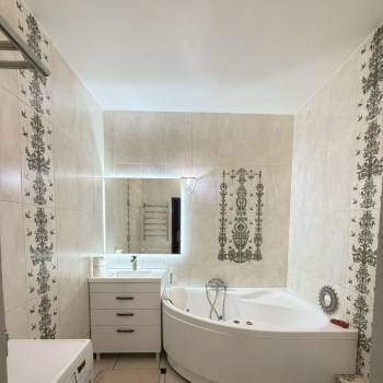 Продается 2-х комнатная квартира, 90 м²
