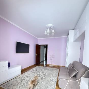 Продается 2-х комнатная квартира, 90 м²