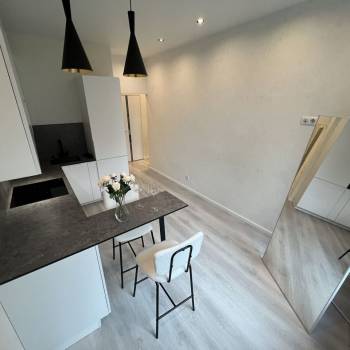 Продается 1-комнатная квартира, 40 м²