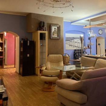 Продается 2-х комнатная квартира, 108 м²