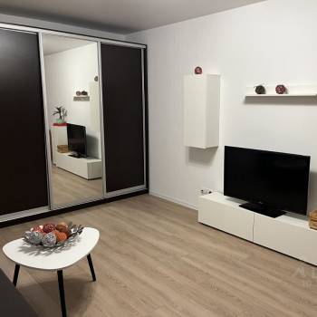 Сдается 2-х комнатная квартира, 65 м²