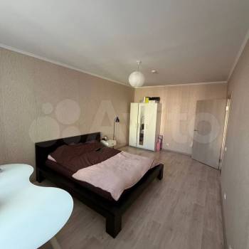 Продается 1-комнатная квартира, 37,4 м²
