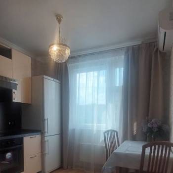 Сдается 1-комнатная квартира, 38 м²