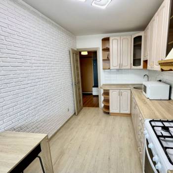 Продается 1-комнатная квартира, 42 м²