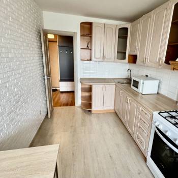 Продается 1-комнатная квартира, 42 м²