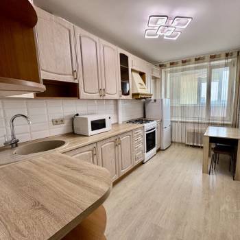 Продается 1-комнатная квартира, 42 м²