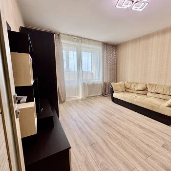 Продается 1-комнатная квартира, 42 м²