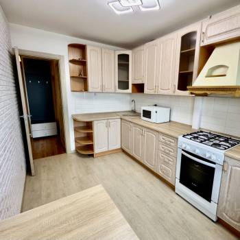 Продается 1-комнатная квартира, 42 м²