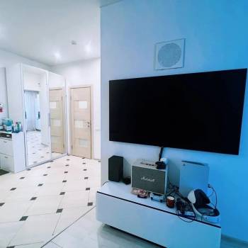 Продается 1-комнатная квартира, 52,6 м²