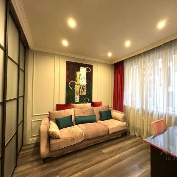 Продается 1-комнатная квартира, 42 м²