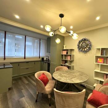 Продается 1-комнатная квартира, 42 м²
