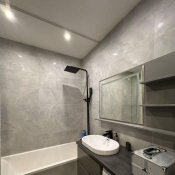 Продается 1-комнатная квартира, 42 м²