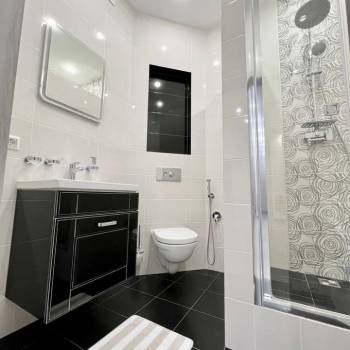 Сдается 2-х комнатная квартира, 110 м²