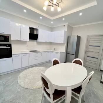 Сдается 2-х комнатная квартира, 110 м²