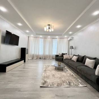 Сдается 2-х комнатная квартира, 110 м²