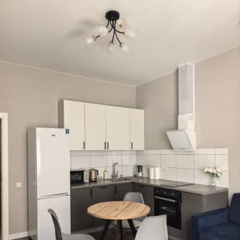 Продается 1-комнатная квартира, 42 м²