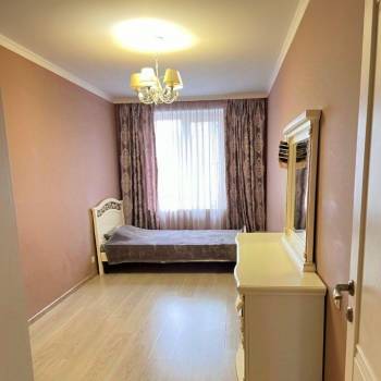 Сдается Многокомнатная квартира, 60 м²
