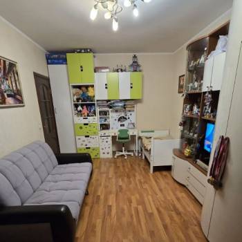 Продается 1-комнатная квартира, 37 м²