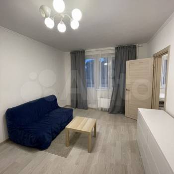 Продается 1-комнатная квартира, 38 м²