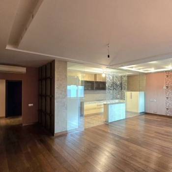 Продается Многокомнатная квартира, 179,2 м²