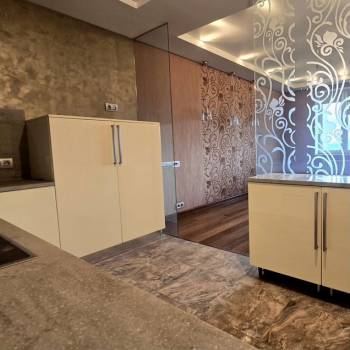 Продается Многокомнатная квартира, 179,2 м²