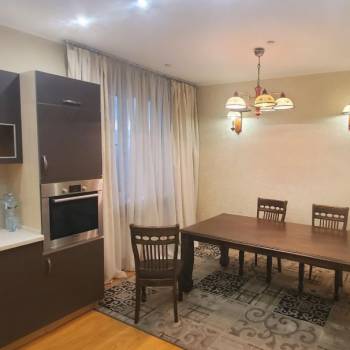 Продается 3-х комнатная квартира, 141 м²