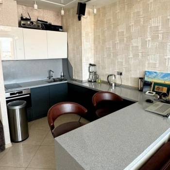 Продается 1-комнатная квартира, 50 м²